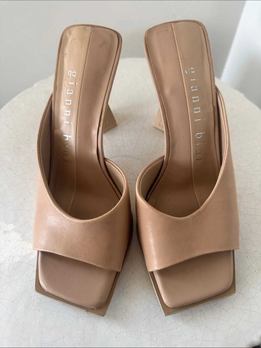 Gianni Bini Nude Sand Square-Toe Leather Open Toe Faux Wooden Carved Heel Sz 6.5